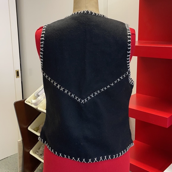 Vest - Picture 2 of 4